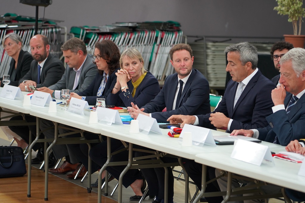 Éric Fournier et Ghislaine Bossonney rencontrent Clément Beaune à Saint-Jean-de-Maurienne le 31 août 2023