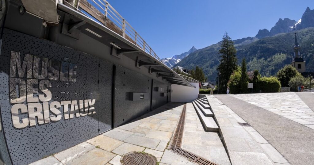 Façade du musée des Cristaux à Chamonix